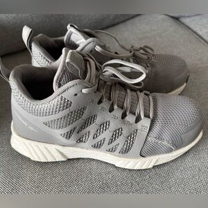 Reebok Men's Light Gray Knit Athletic Sneakers